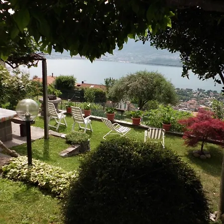 Mit Pelletofen Und Direktem Zugang Zu Terrasse Und Garten