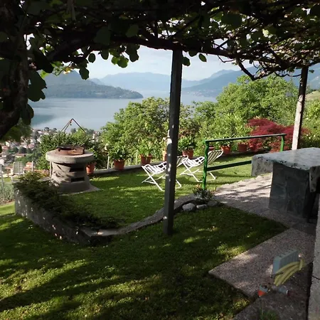 Mit Pelletofen Und Direktem Zugang Zu Terrasse Und Garten